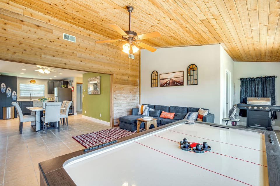 Living Room | Single-Story House | Central A/C & Heating