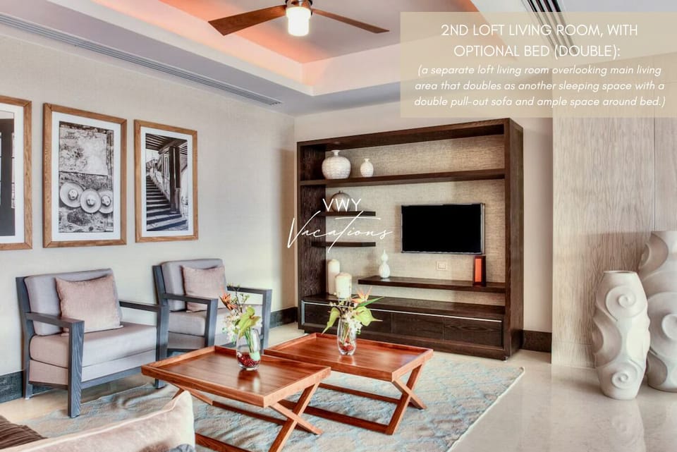 2nd Living Area that doubles as another sleeping space w/ double pull-out sofa