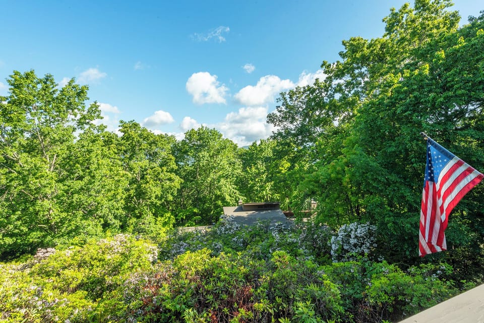 Gorgeous spring blooms surrounding Ivy Cottage.