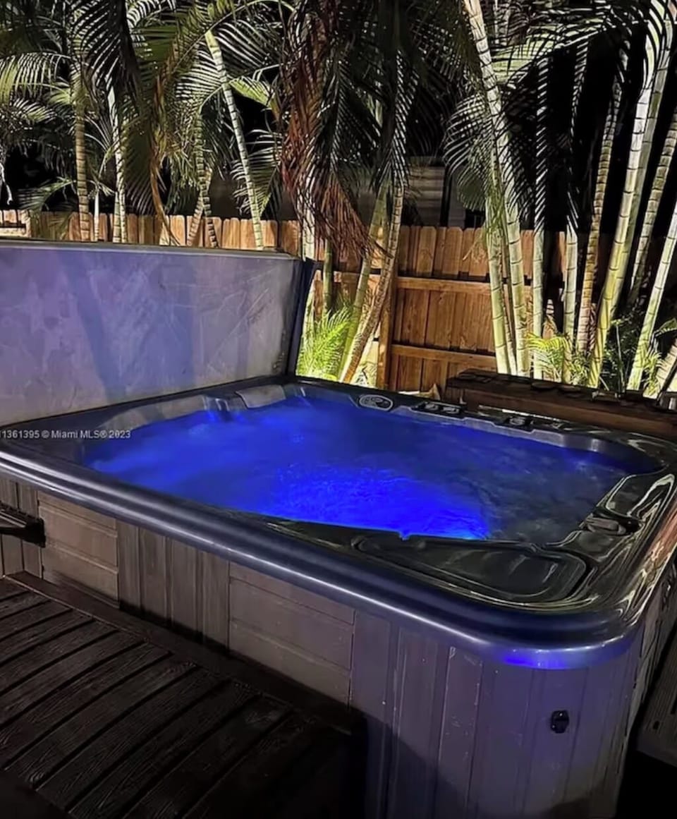 Outdoor spa tub