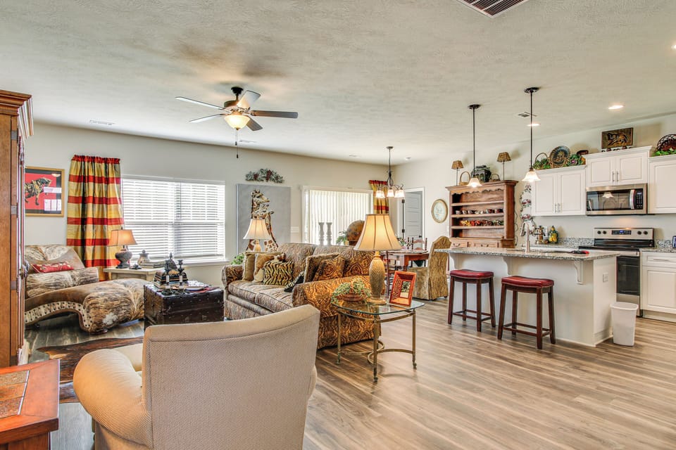 Living Room | Central A/C & Heating
