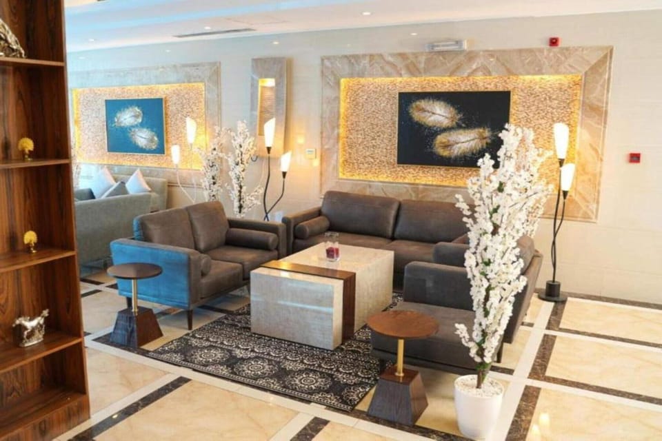 Entrance / Reception