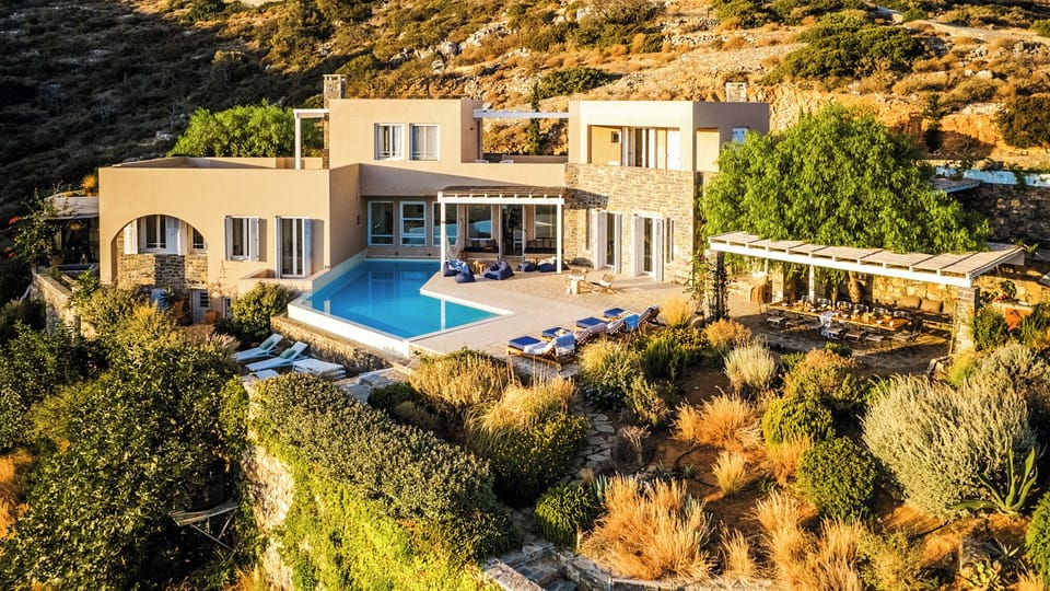 Luxury Villa with Private Pool, Hot Tub and Panoramic Views