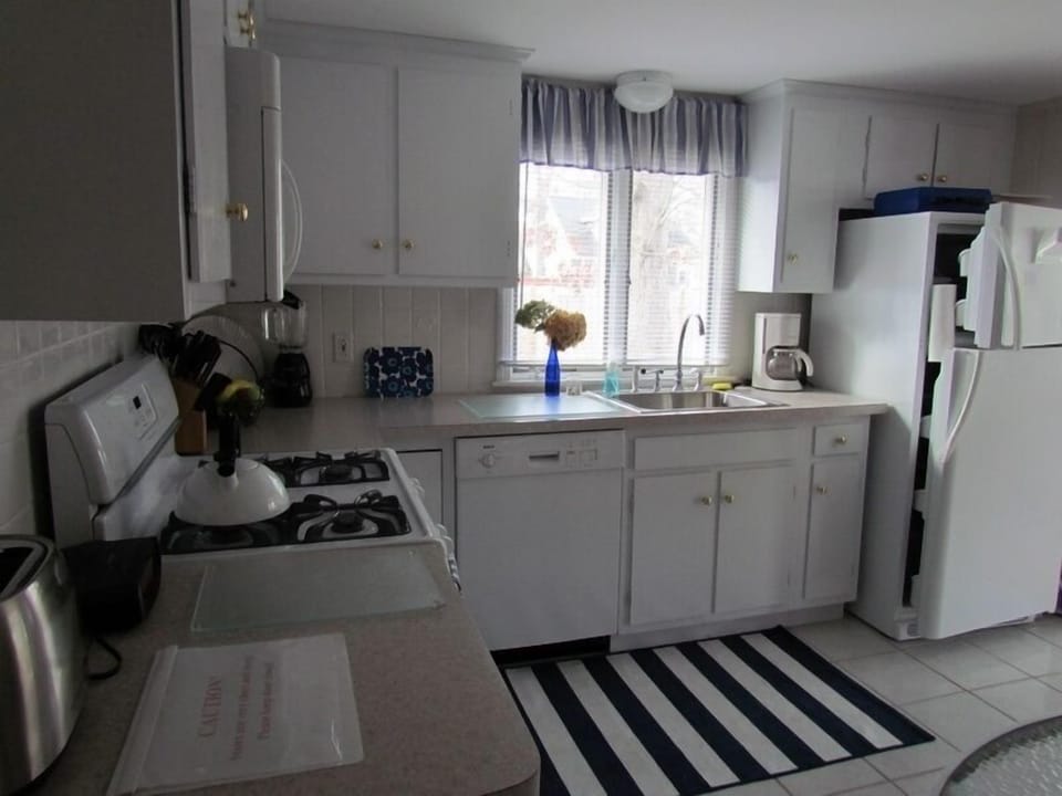 Well equipped kitchen 