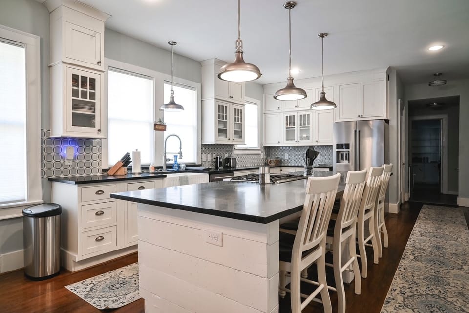 Kitchen Island seats 4