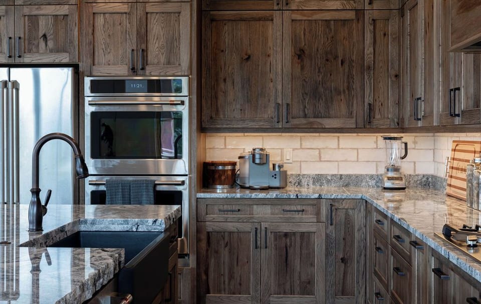Full kitchen with Cafe appliances.