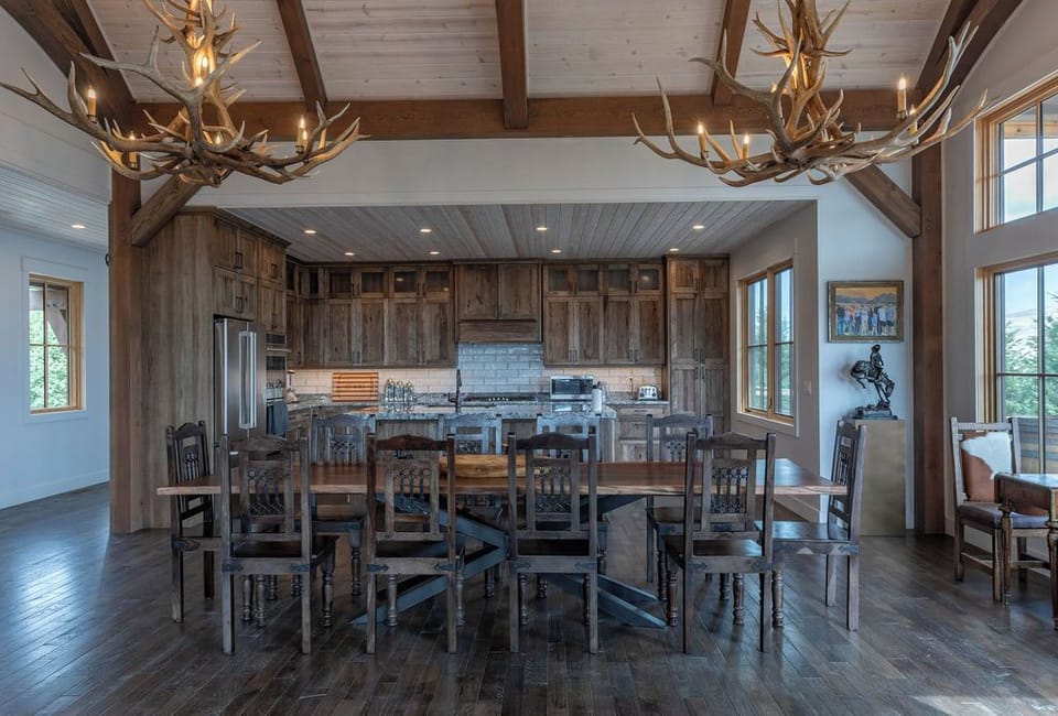 Full kitchen with Cafe appliances.