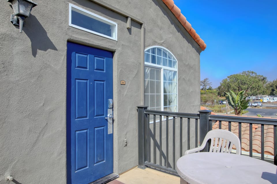 Private Patio – Sip your morning coffee or unwind with evening wine in your own peaceful outdoor retreat.