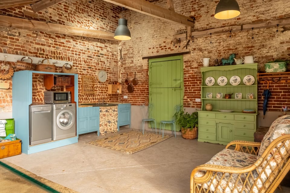 Hewie's Cottage: Additional washing amenities in outdoor area