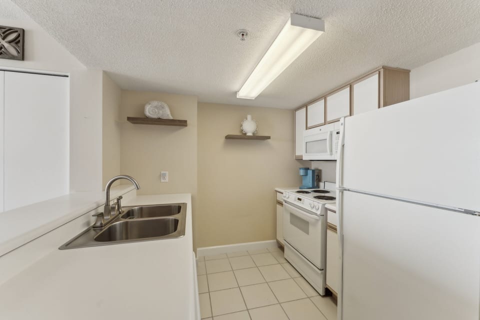 Sink, Sink Faucet, Lamp, Appliance, Microwave