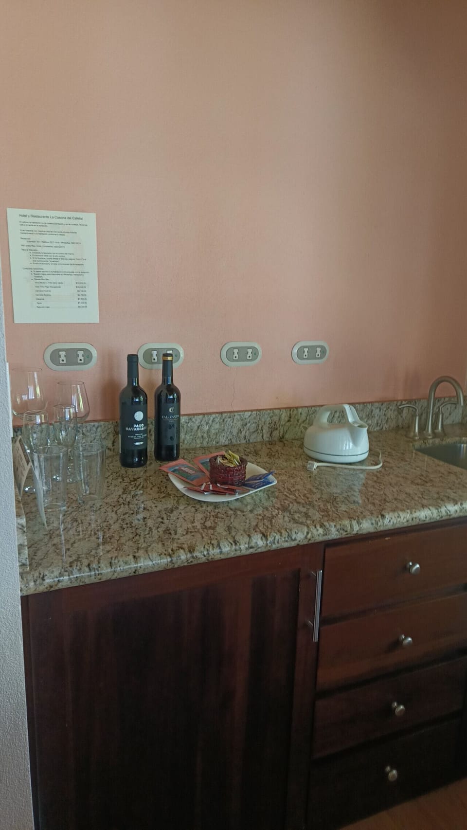 Mini Bar / Wine & Coffee