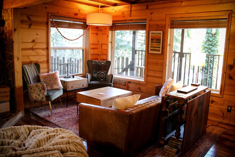 Lounge are with river view (1)
