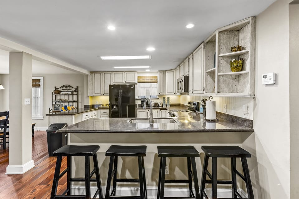 Four bar stool in the kitchen