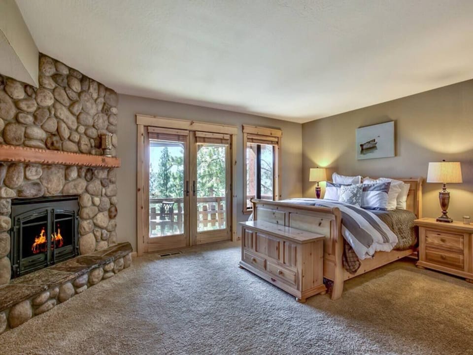 Very Large Master Bedroom King Bed