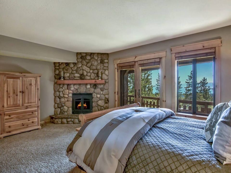 Master Bedroom - Wake up to the gorgeous view of the lake
