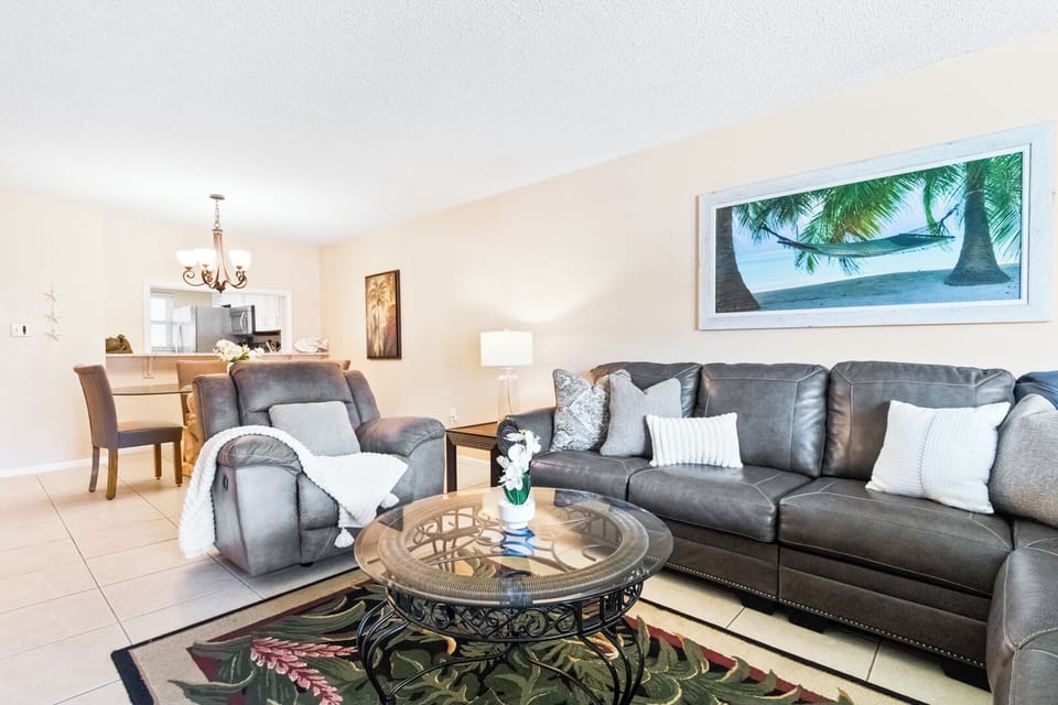 Bright and comfortable living room