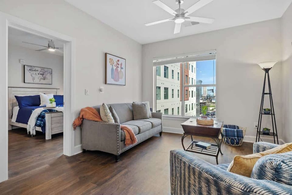 - Bright living room with comfy seating and natural light for a relaxing stay
- Modern apartment near downtown attractions perfect for getaway visits
- Open layout with city window views ideal for extended travel stays
