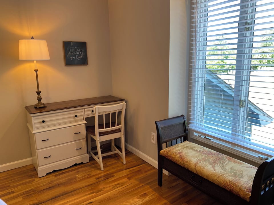 primary bedroom workspace
