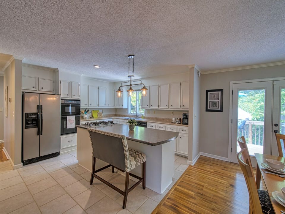 Counter seating in kitchen