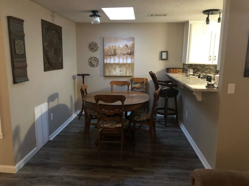 Dinette area plus a breakfast bar