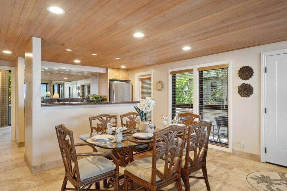 Comfortable dining setup blending convenience with island charm for a welcoming feel