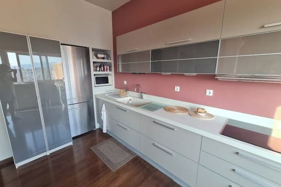 Kitchen, Miele fridge, Samsung microwave 