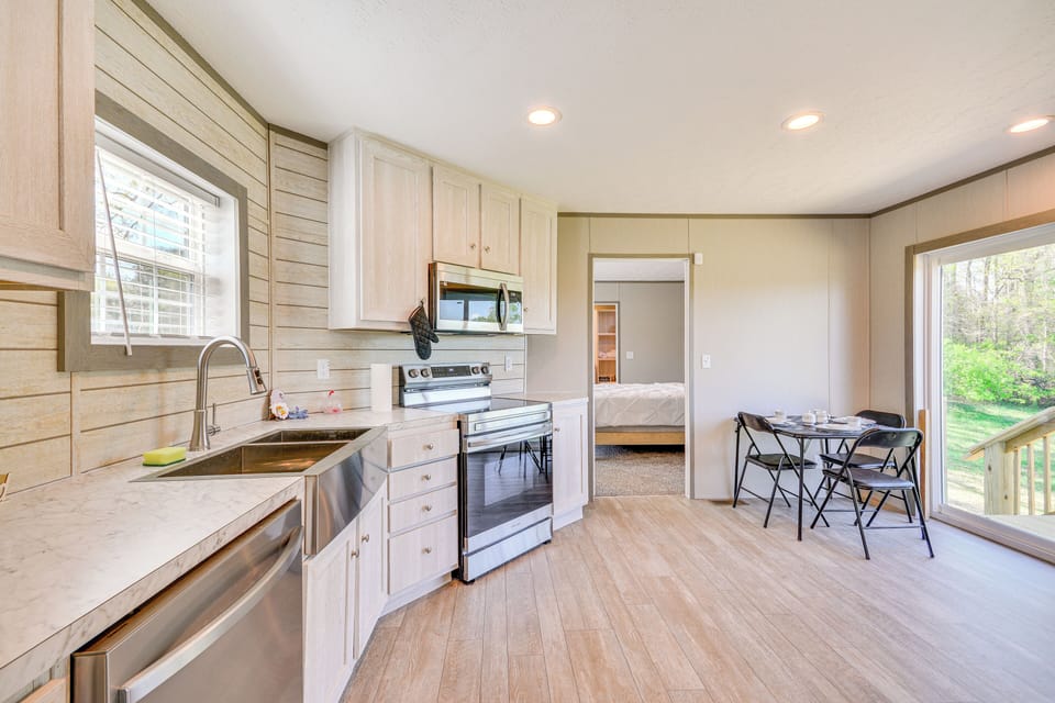 Dining Area | Dining Table