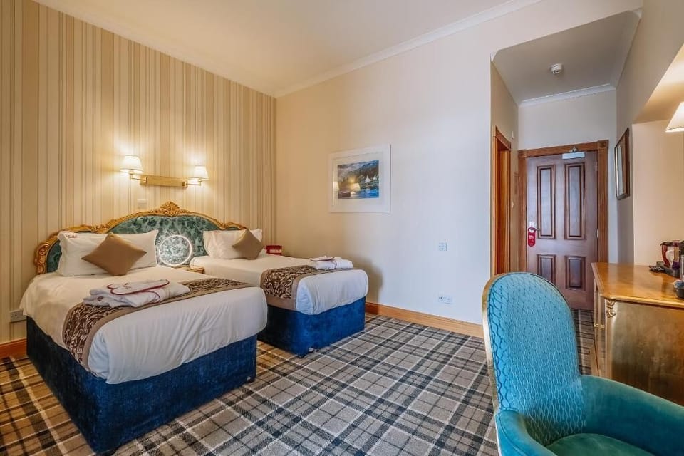 2 Twin beds