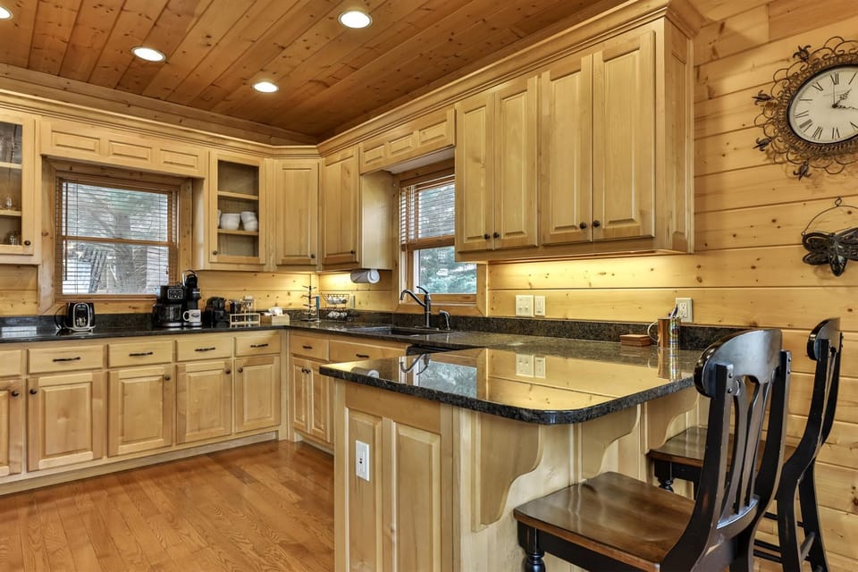 Kitchen With Breakfast Bar Seating
