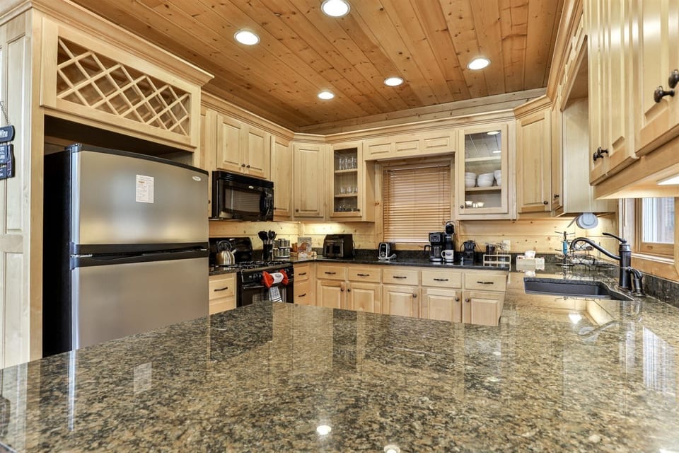 Fully Stocked Kitchen 