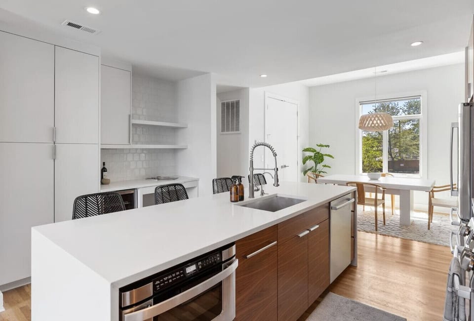Fully-stocked, modern kitchen suitable for any chef! We provide all the essential supplies and utensils you'll need for your morning coffee routine and any other cooking adventures.