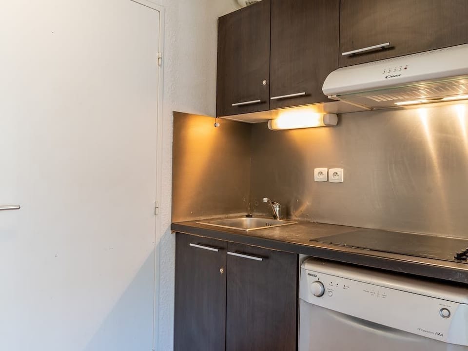 Whip up a snack in the kitchenette!