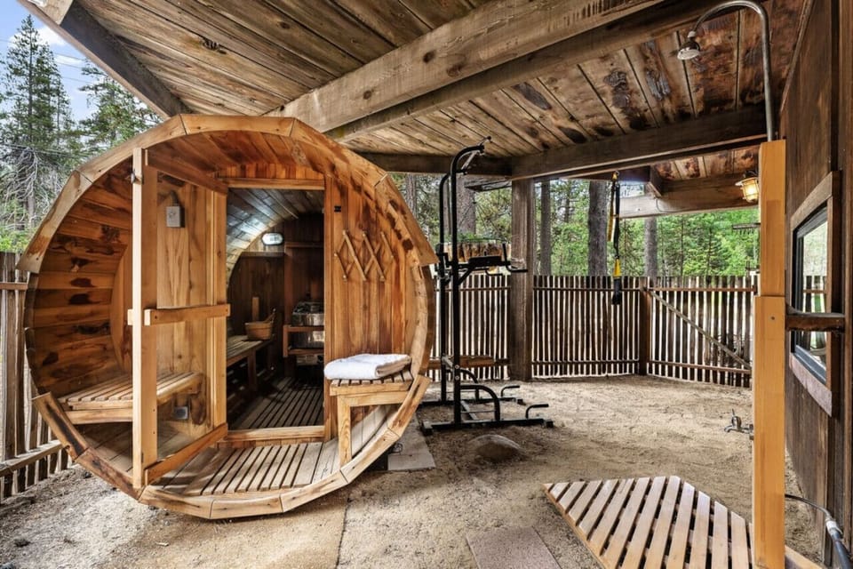 Feel refreshed after the sauna and cold shower