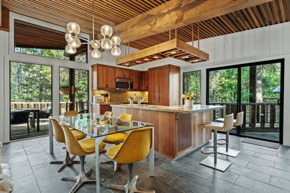 Mid-century modern kitchen