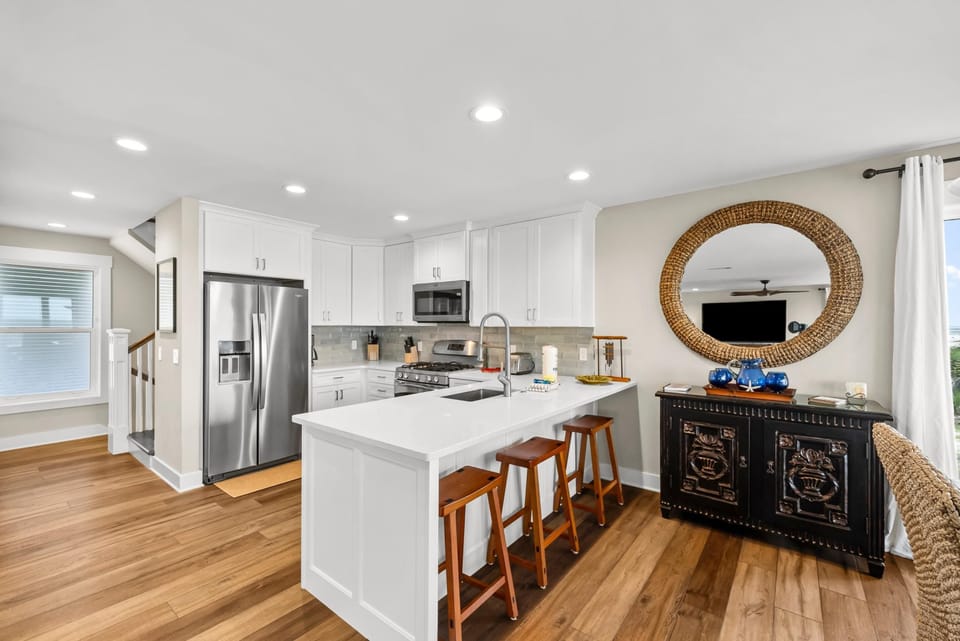 Kitchen with Breakfast Bar
