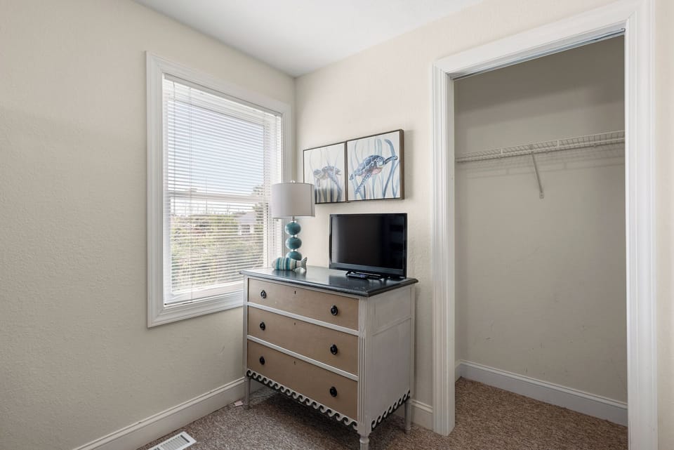 KDS9400: Duncan's Dune | Mid Level Bedroom 2