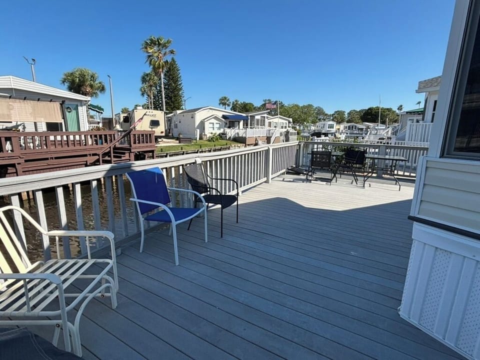 Large deck area overlooking canal.