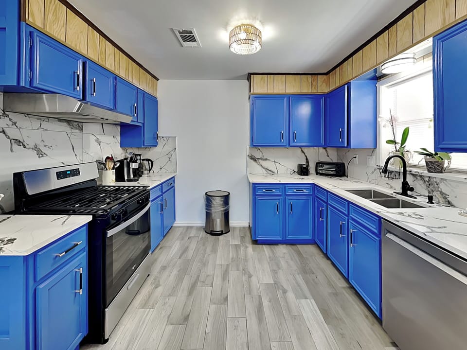 Full Size Kitchen