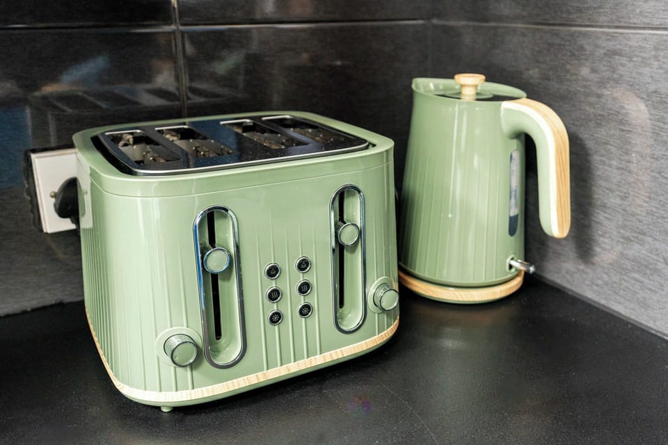 4-Slot Toaster and Kettle in Light Green
