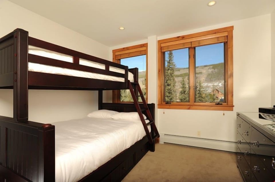 The bedding configurations vary.