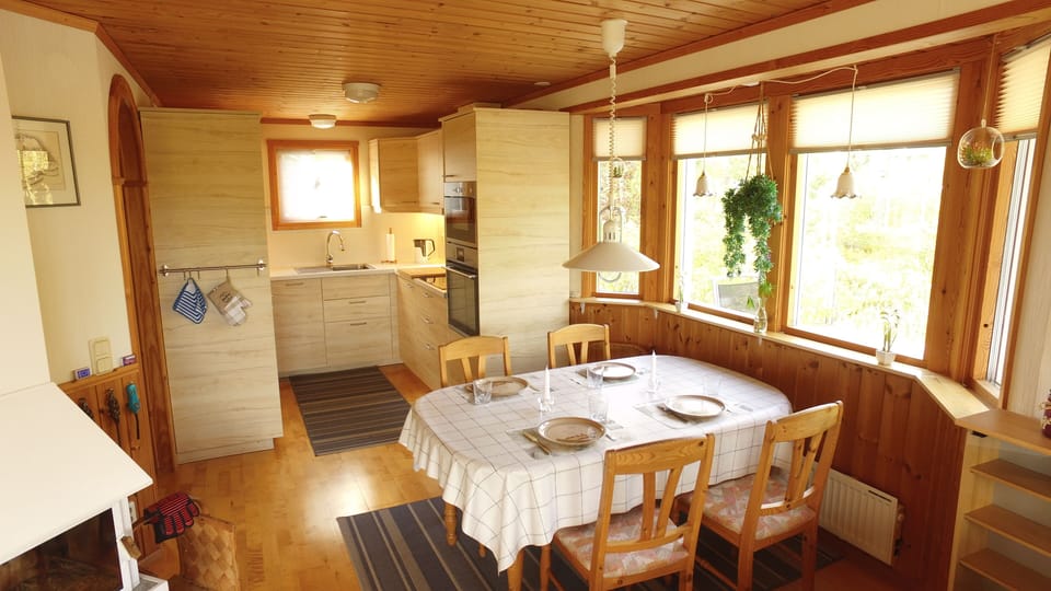 Holiday home by the lake - Tived - Dining room (1)