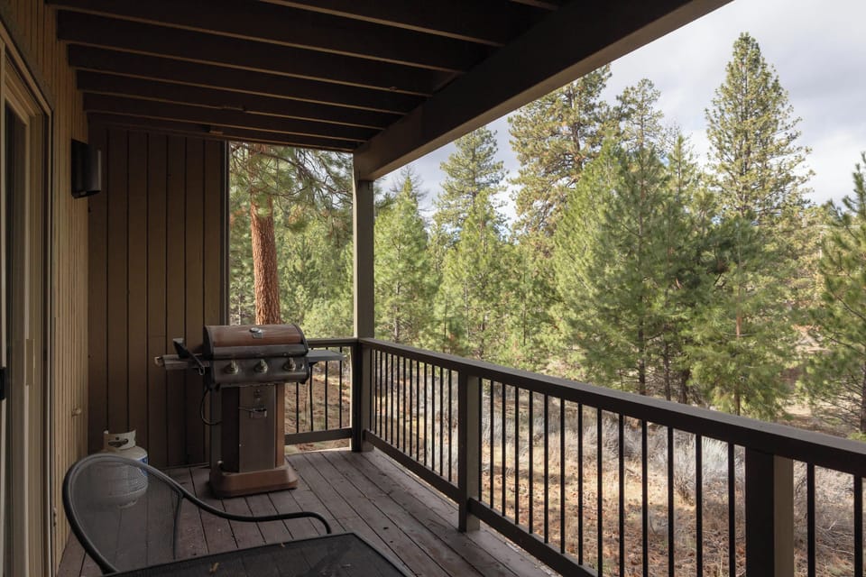Balcony with BBQ grill and seating, ideal for outdoor dining and lounging.