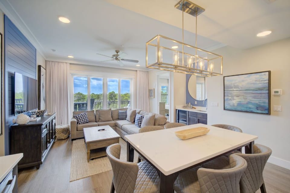 A dining area that blends casual comfort with sophisticated style, ideal for family dinners.
