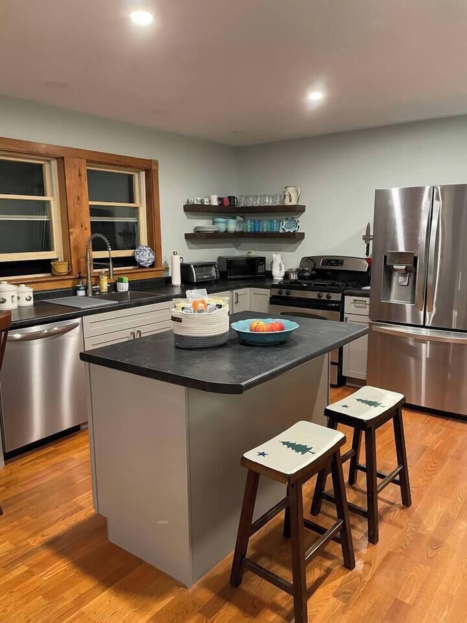 Kitchen , appliances and renovations are all new (summer 2021).