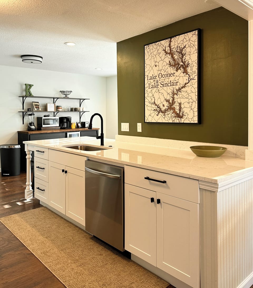 New kitchen with quartz counters 
