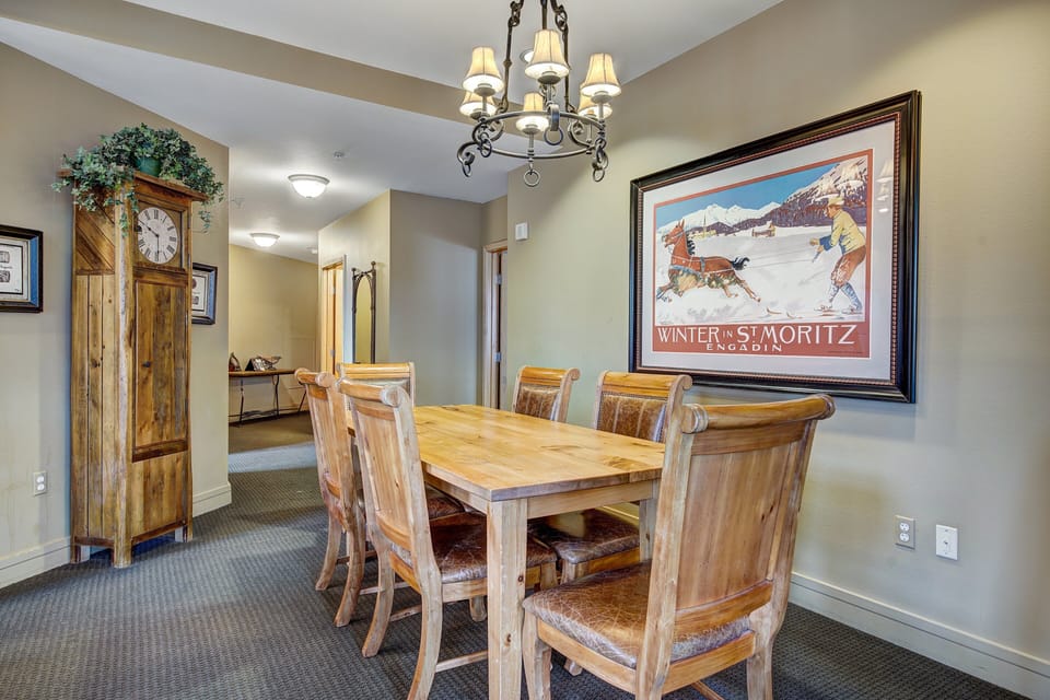Dining Room, Dining Table, Furniture, Indoors, Room