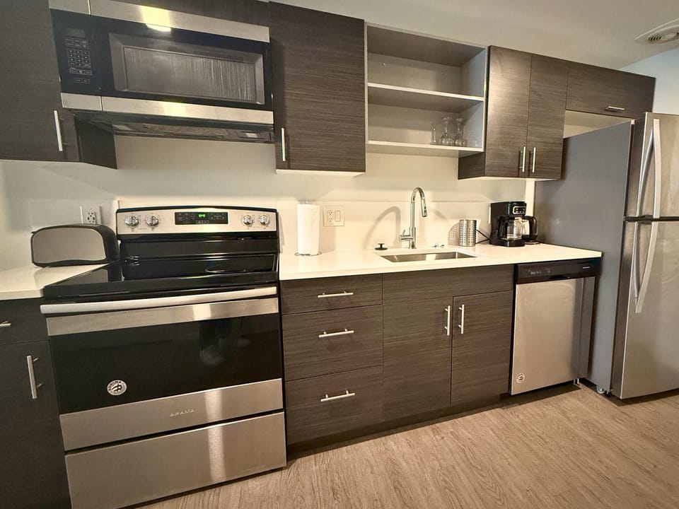 Full Kitchen 