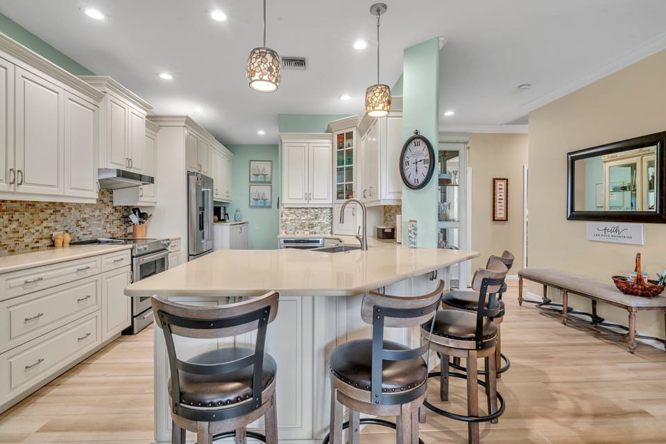 Kitchen/Seating