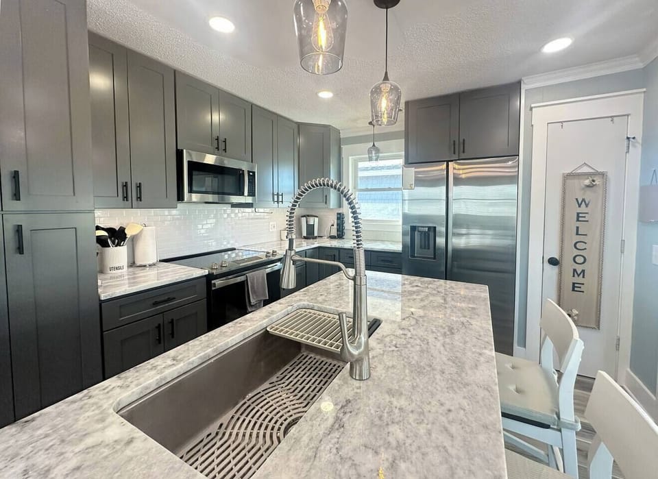 Full newly remodeled kitchen