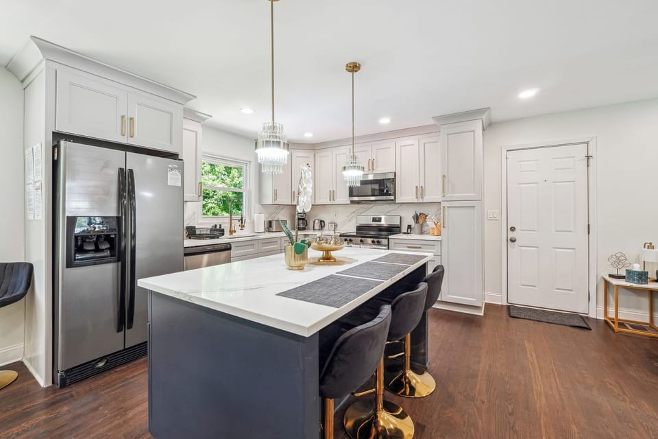 MainLevel new full Kitchen (stainless-steel appliances) w/ island & Dining Area